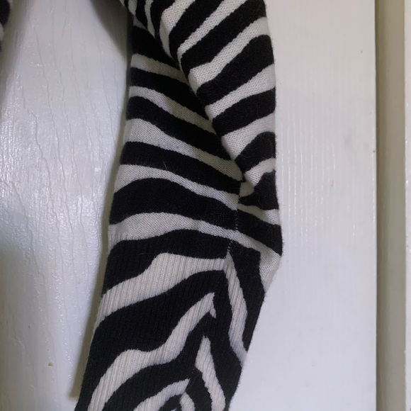 Lightweight Animal Print Sweatee - Picture 6 of 7